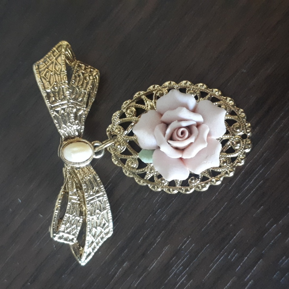 Vintage 1928 brand Pink Rose Brooch